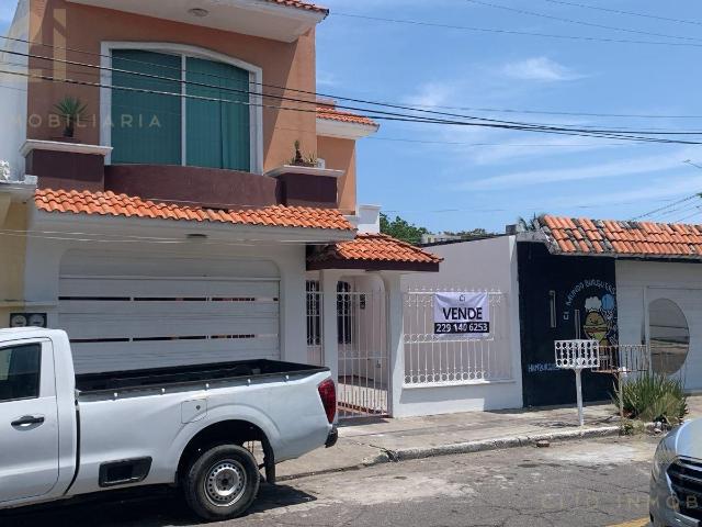 Casa en venta en Fraccionamiento Higueras, Veracruz ? 4 rec?maras, 4 ba?os, rec?mara en planta baja y cochera techada para 2 autos