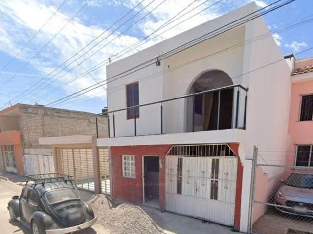 CASA EN VENTA EN FRACCIONAMIENTO JACARANDAS TEPIC NAYARIT