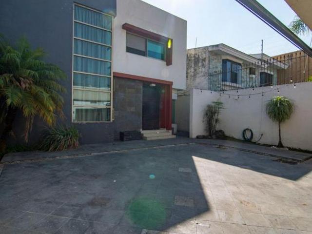 Casa en Venta en Fraccionamiento Jardines Vallarta