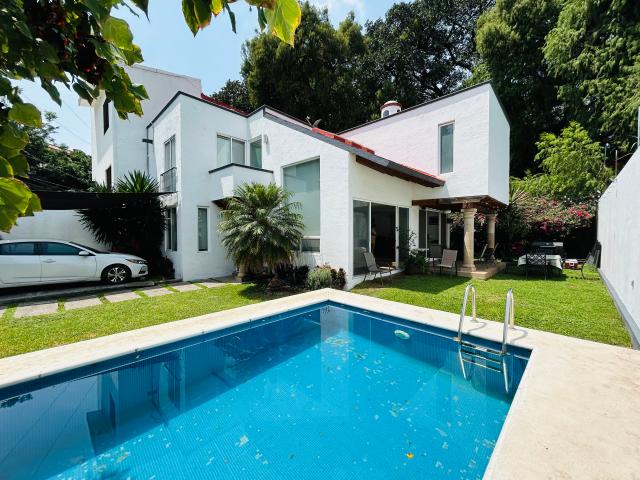 Casa en venta en Fraccionamiento Junto al Río, Temixco, Morelos. Clave 6420