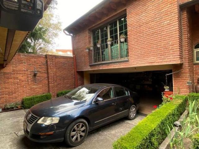 Casa en Venta en Fraccionamiento La Virgen en Metepec, Estado de México