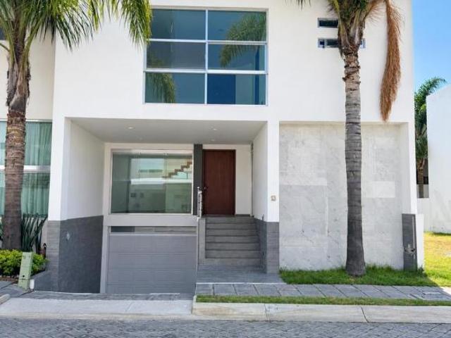 Casa en Venta en Fraccionamiento La Cima, con excelentes entradas de luz