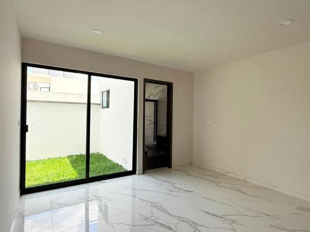 Casa en venta en Fraccionamiento la Finca, con rec?mara en planta baja. Xalapa, Ver