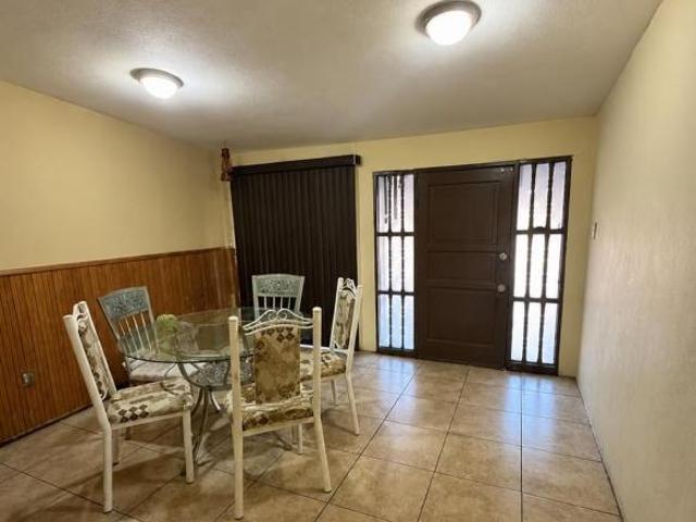 Casa en venta en fraccionamiento La Joya