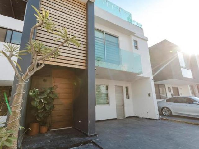 CASA EN VENTA EN FRACCIONAMIENTO LA RIOJA
