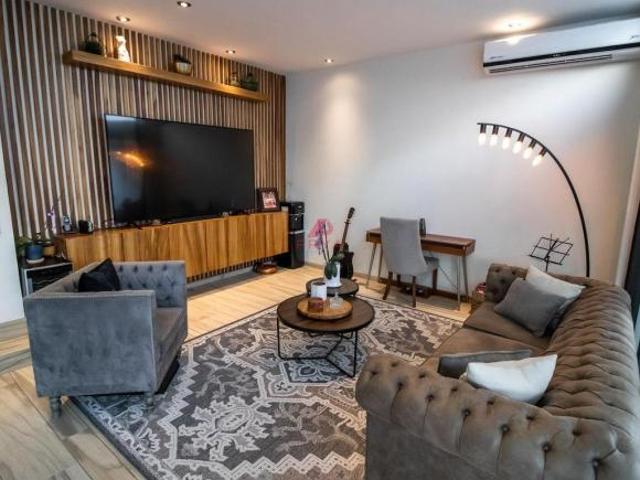 Casa en venta en La Rioja, Tlajomulco | 3 Recámaras, Paneles Solares y Jardín.