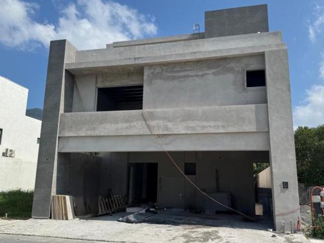 Casa en venta en Fraccionamiento Las Esmeraldas, Los Cristales, Monterrey, Carretera Nacional