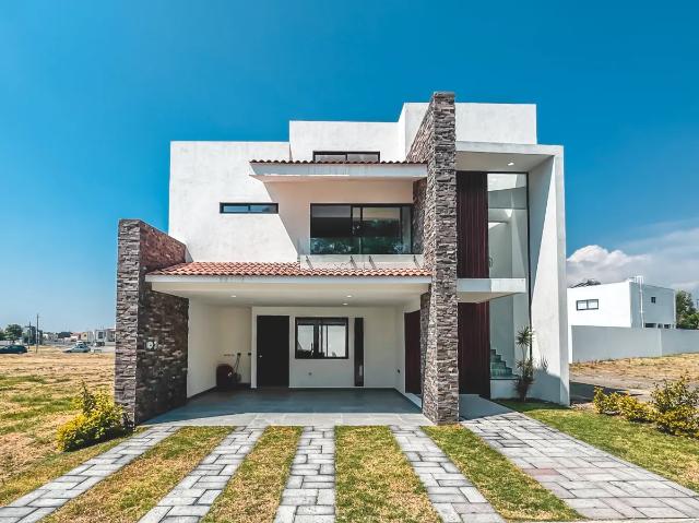 CASA EN VENTA EN FRACCIONAMIENTO LAS MEMORIAS EN ALTIXCO