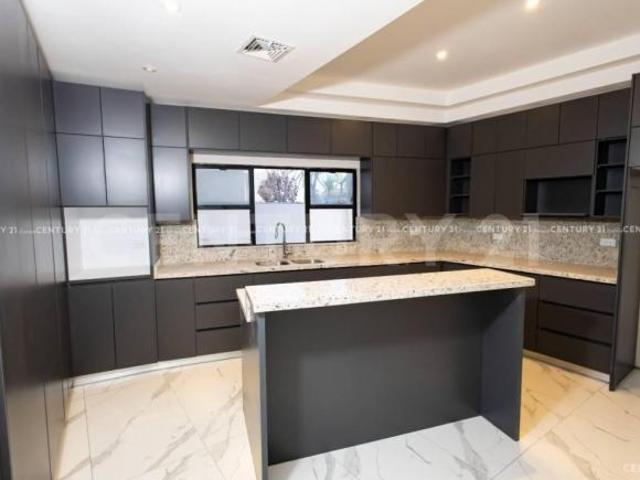 CASA EN VENTA EN FRACCIONAMIENTO LOMAS UNIVERSIDAD IV EN CHIHUAHUA, CHIH
