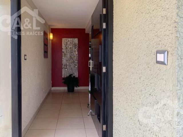 Casa en Venta en Fraccionamiento Lomas del Tejar con Jardin