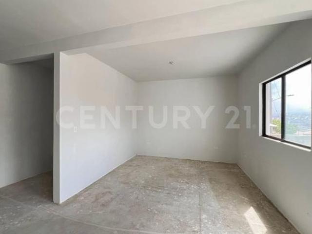 CASA EN VENTA EN FRACCIONAMIENTO LOS ENCINOS, ENSENADA B.C