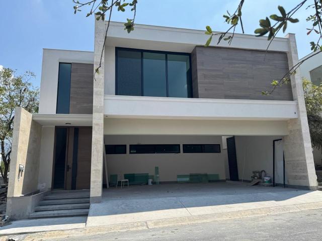 Casa en venta en Fraccionamiento Los Nogales, Carretera Nacional, Santiago