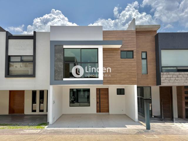 CASA EN VENTA EN FRACCIONAMIENTO LUCENDI, ZONA SAN PEDRO CHOLULA