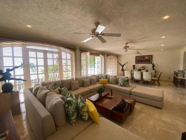 Casa en Venta en Fraccionamiento Marina Brisas, Acapulco, Gro