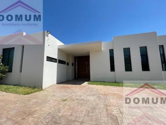 Casa en venta en fraccionamiento Mil Encinos Montemorelos N.L