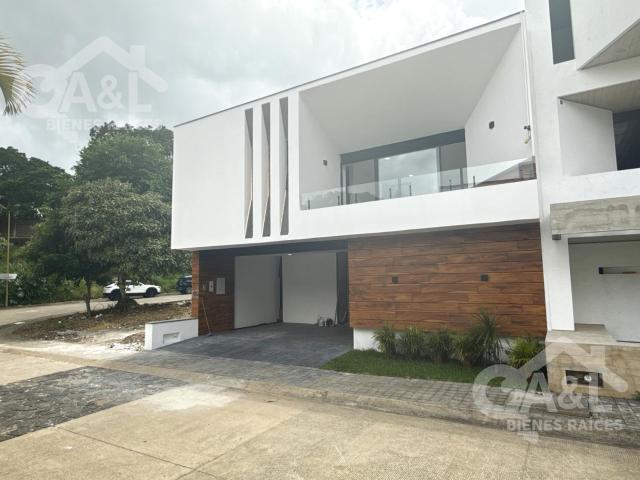Casa en Venta en Fraccionamiento Privado Monte Magno Recamara Planta Baja