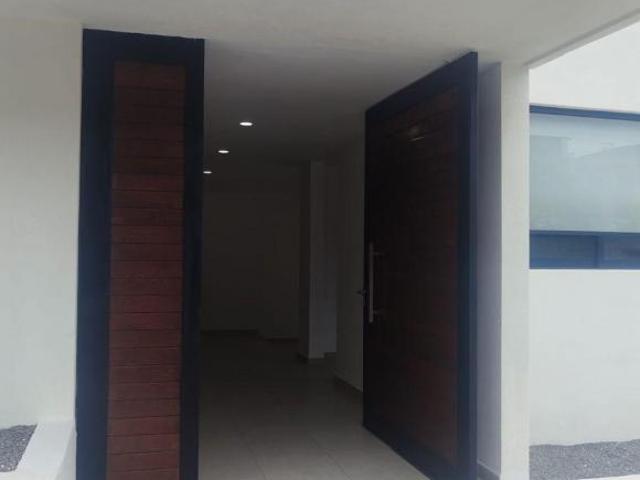 CASA EN VENTA EN FRACCIONAMIENTO PRIVADO BARRANCA DEL REFUGIO AL NORTE DE LEON GUANAJUATO