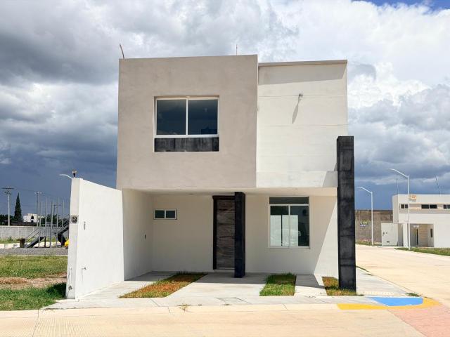 Casa en venta en Fraccionamiento privado Real del Trebol cercana a hospital del niño