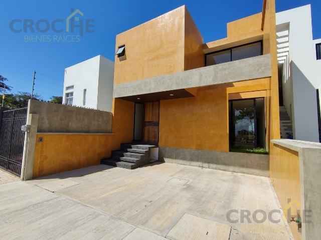 CASA EN VENTA EN FRACCIONAMIENTO PRIVADO ZONA EL GRANDE, COATEPEC VERACRUZ
