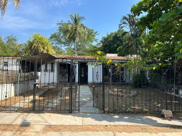 CASA EN VENTA EN FRACCIONAMIENTO, Puerto Escondido, Oaxaca