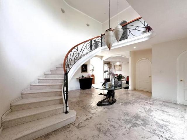 CASA EN VENTA EN FRACCIONAMIENTO PUERTA DE HIERRO 4