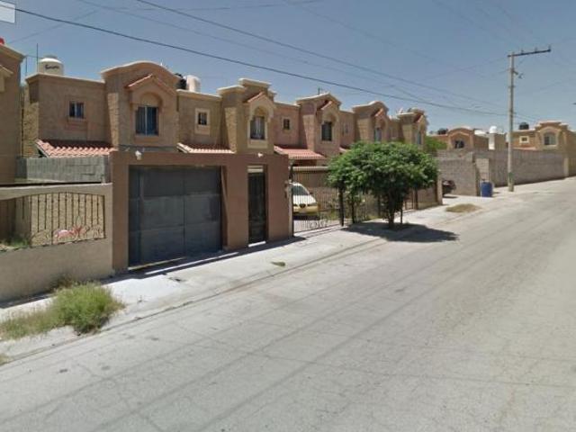 CASA EN VENTA EN FRACCIONAMIENTO QUINTA MONTECARLO CHIHUAHUA