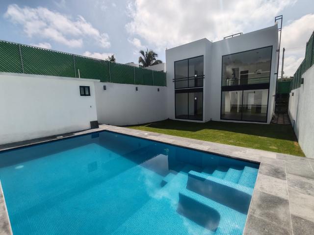 Casa en Venta en Fraccionamiento Real de Oaxtepec con Roof Garden