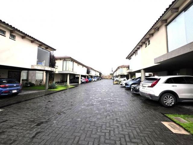 Casa en venta en fraccionamiento Residencial Bosque de las Fuentes en Calimaya, Estado de México