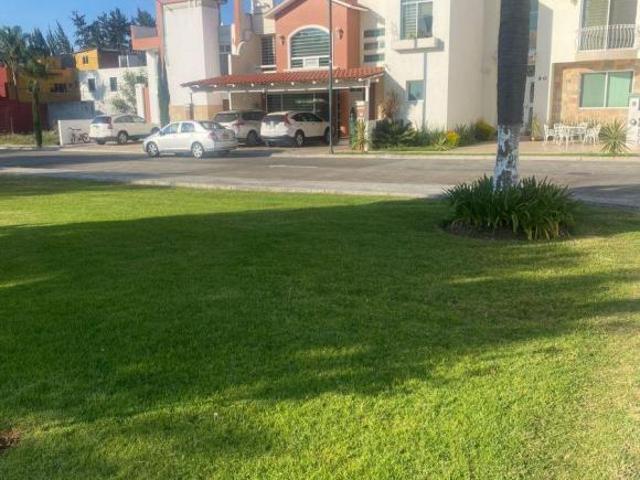 CASA EN VENTA EN FRACCIONAMIENTO RESIDENCIAL HACIENDA DEL VALLE