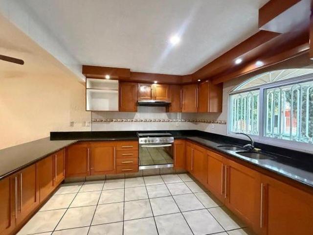 CASA EN VENTA EN FRACCIONAMIENTO REVOLUCIÓN
