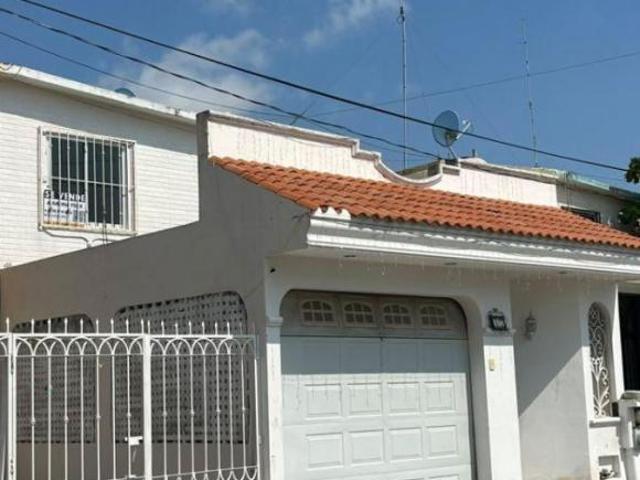 Casa en venta en Fraccionamiento Rincón de las Plazas, Mazatlán