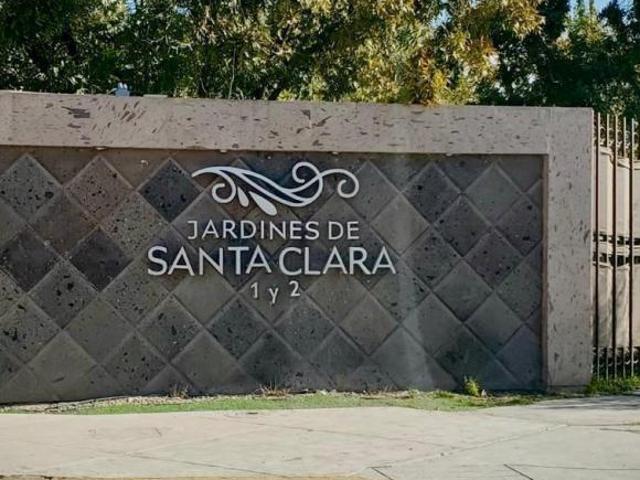 CASA EN VENTA EN FRACCIONAMIENTO SANTA CLARA