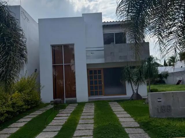 Casa en Venta en Fraccionamiento Santa María, Celaya Con Espacios Amplios y Funcionales