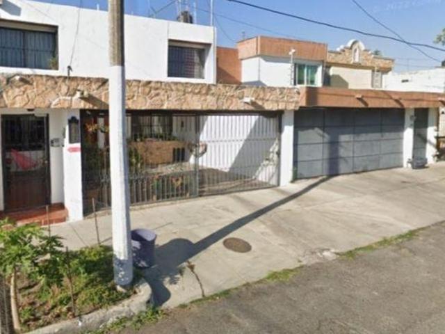 CASA EN VENTA EN FRACCONAMIENTO PRADOS DE VALLARTA