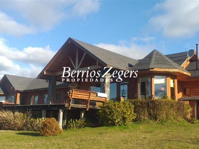 Casa en Venta en Frente al Lago Villarica