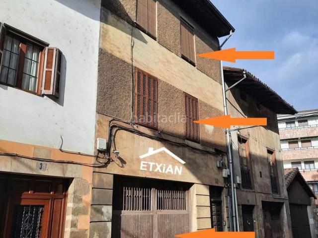 Casa en venta en Oñati. AITA MADINA kalea. Eraberritzeko eraikina. Casas.