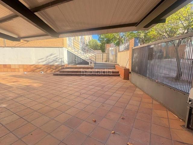 Casa en venta en Guadalajara, Aguas Vivas. GESTIÓN GUADALAJARA Vende magnífico chalet familiar en esquina de 256 m2 sobre una parcela de 256 m2 en Guadalajara. Casas.