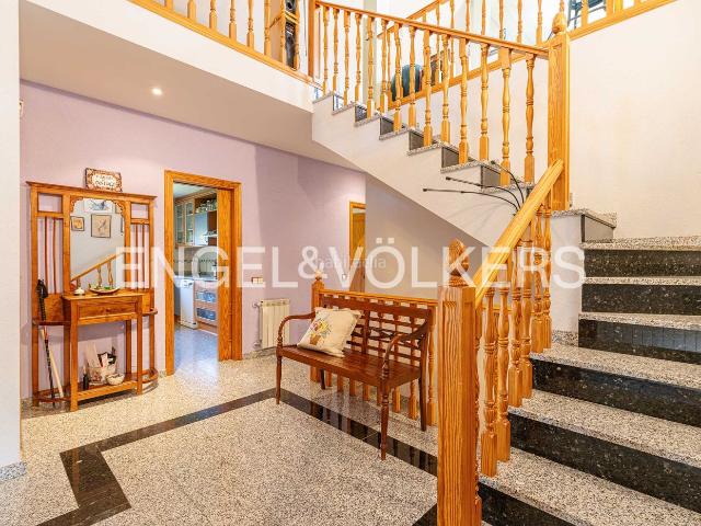 Casa en venta en Guadarrama. Espectacular Chalet Unifamiliar en Los Negrales. Casas.