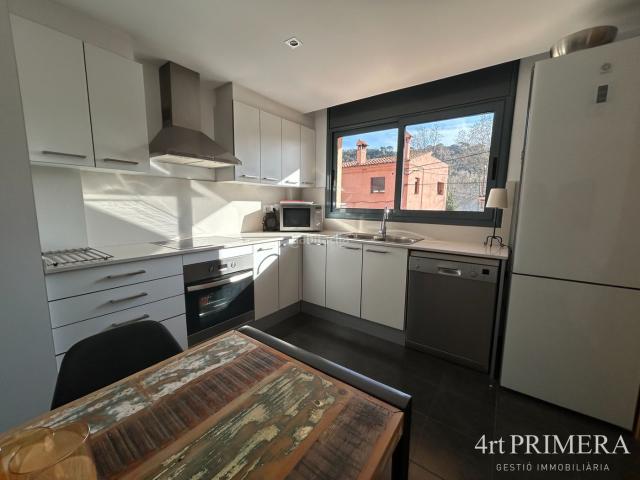 Casa en venta en Gualba. Casa pareada luminosa con jardín, terraza y parquin para dos coches. Casas.