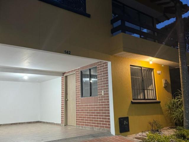 Casa En Venta En Guarne En. V242478