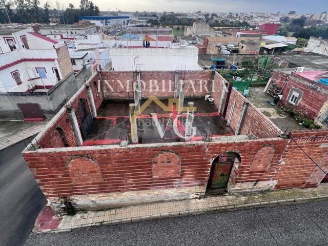 Casa en venta en Guillena, Guillena pueblo. Edificio en venta en Guillena. Casas.