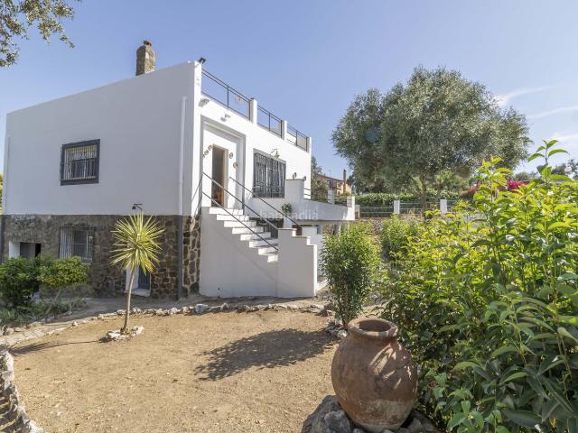 Casa en venta en Guillena, Los Lagos. CASA INDEPENDIENTE CON PISCINA A LA VENTA EN LOS LAGOS DEL SERRANO. Casas.