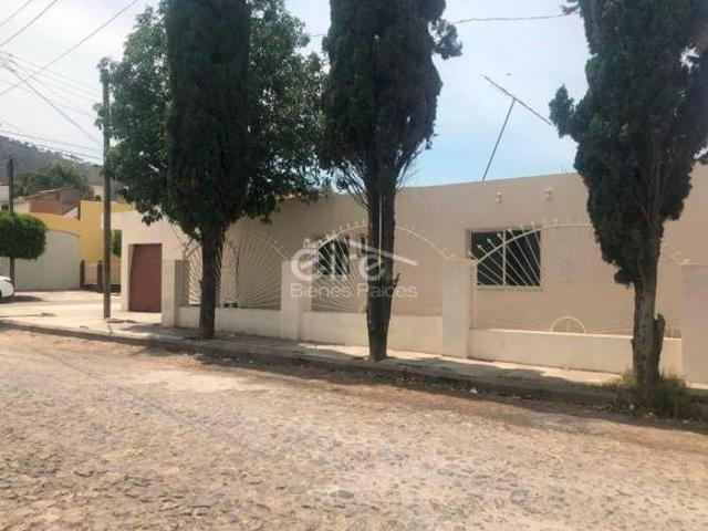 Casa en Venta en Guillermo Prieto, Ciudad Guzmán, Jalisco. — 4 rec · 202.00 m²