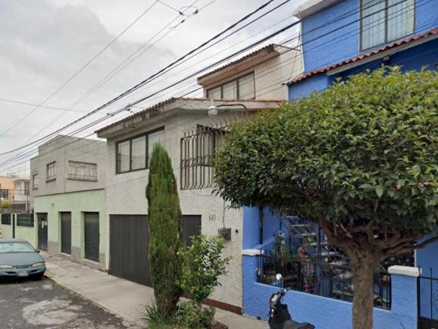 Casa en Venta en Gustavo A. Madero, Espacio, Confort y Ubicación Privilegiada