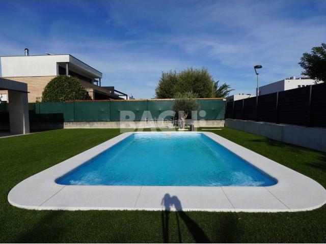 Casa en venta en Gurb. CASA OBRA NUEVA EN GURB. Casas.