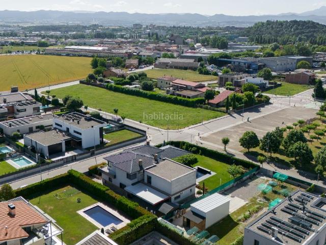 Casa en venta en Gurb. Exclusiva finca d'alt nivell a Gurb, a només 5 minuts de Vic. Casas.