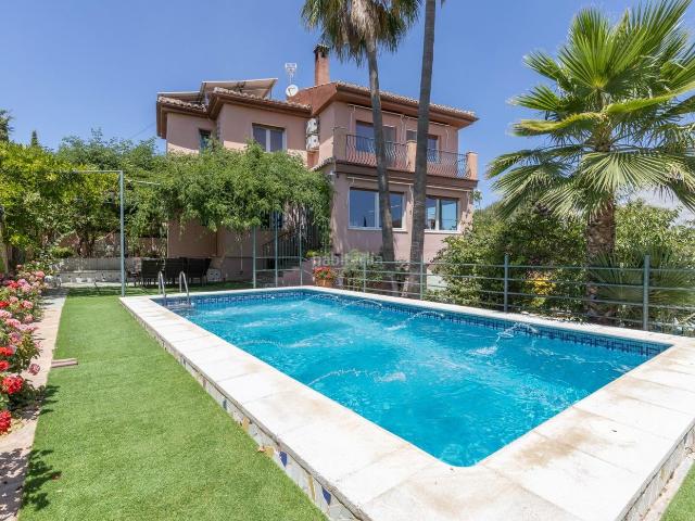 Casa en venta en Gabias Las, San Francisco El Chorrillo. SE VENDE ESPECTACULAR CASA DE 7 HABITACIONES CON PISCINA Y GARAJE EN LAS GABIAS_GRANADA. Casas Gabias.