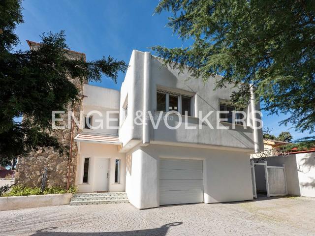 Casa en venta en Collado Villalba, Carlos Ruiz. Chalet unifamiliar reformado con altas prestaciones constructivas. Casas Collado.