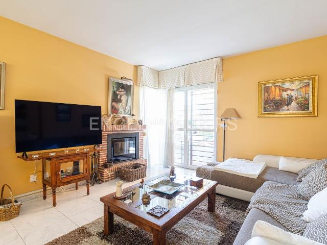 Casa en venta en Galapagar, La Canaleja. Chalet unifamiliar con piscina en La Canaleja, Galapagar. Casas.