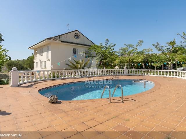 Casa en venta en Galápagos. CHALET INDEPENDIENTE EN GALÁPAGOS CON PISICINA PROPIA Y CINCO DORMITORIOS. Casas.